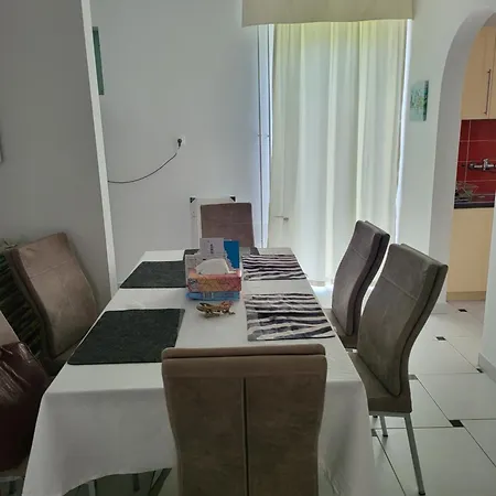 Kali Medence Kapuja 1 דירה